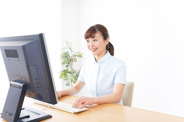 介護事務として働く際に取得しておくべき、おすすめ資格とは?資格の種類や介護事務の仕事内容についても紹介