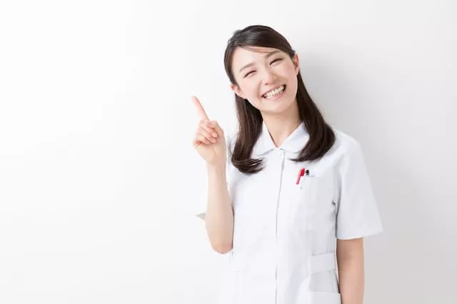 白衣を着た診療情報管理士の女性
