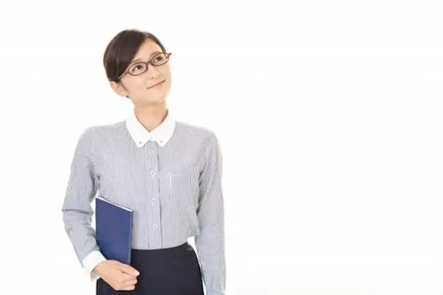 転職について考えている50代の女性