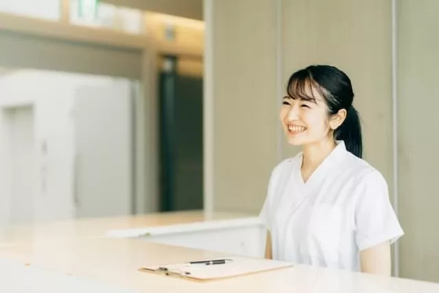 労災病院で働く受付医療事務スタッフ
